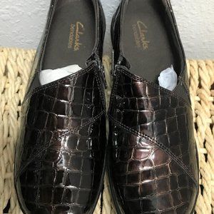 Clarks Womens Bendables Brown Croc pattern NWOT 7M